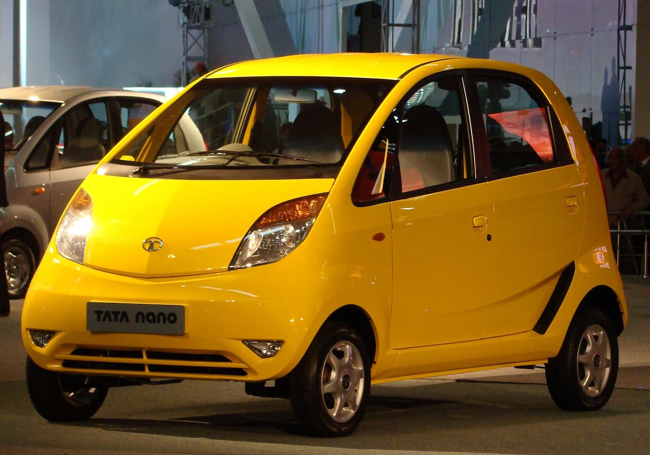 約21万円の世界最安の自動車Tata Nano by Sharad Baliyan Uploaded to wiki by en:user:nikkul Photograph By Sandeep Rathod (SanDev) https://www.flickr.com/photos/sandev/2191369613/