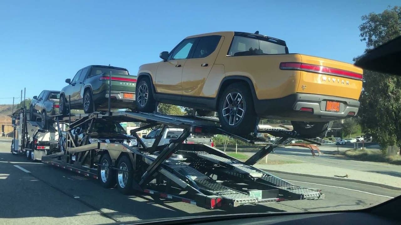 Image via https://insideevs.com/news/550520/three-rivian-r1t-los-angeles/