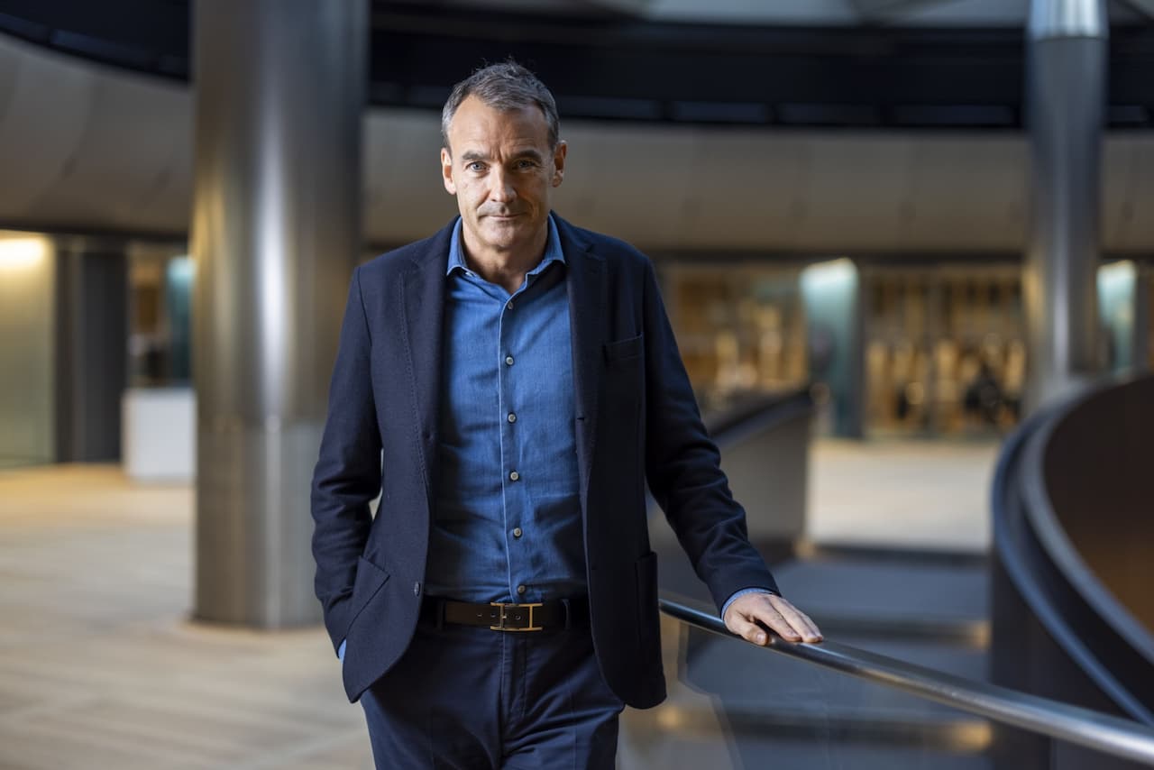 2022年2月10日(木)、英国ロンドンでブルームバーグ・テレビのインタビューを控えたBP Plcのバーナード・ルーニー最高経営責任者(CEO)。BPの株価は、ロスネフチPJSCの株式を売却するという決定が買い手を引き付ける可能性がほとんどないとされ、ここ3カ月で最も下落した。