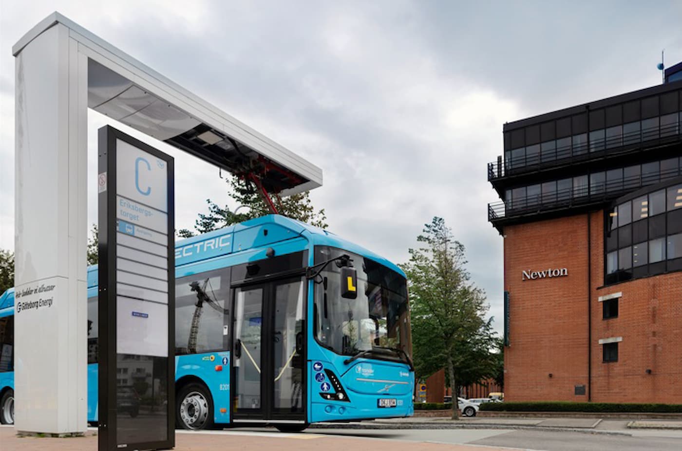 スウェーデンのヨーテボリにある電気バスの充電ステーション。交通機関Västtrafik提供。