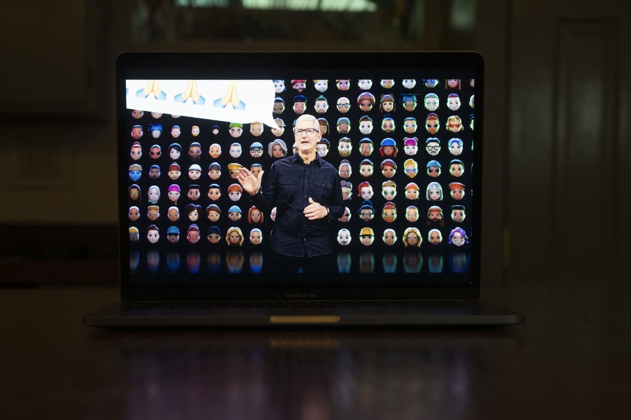 アップルの株主、クックの給与パッケージに反対するよう要請