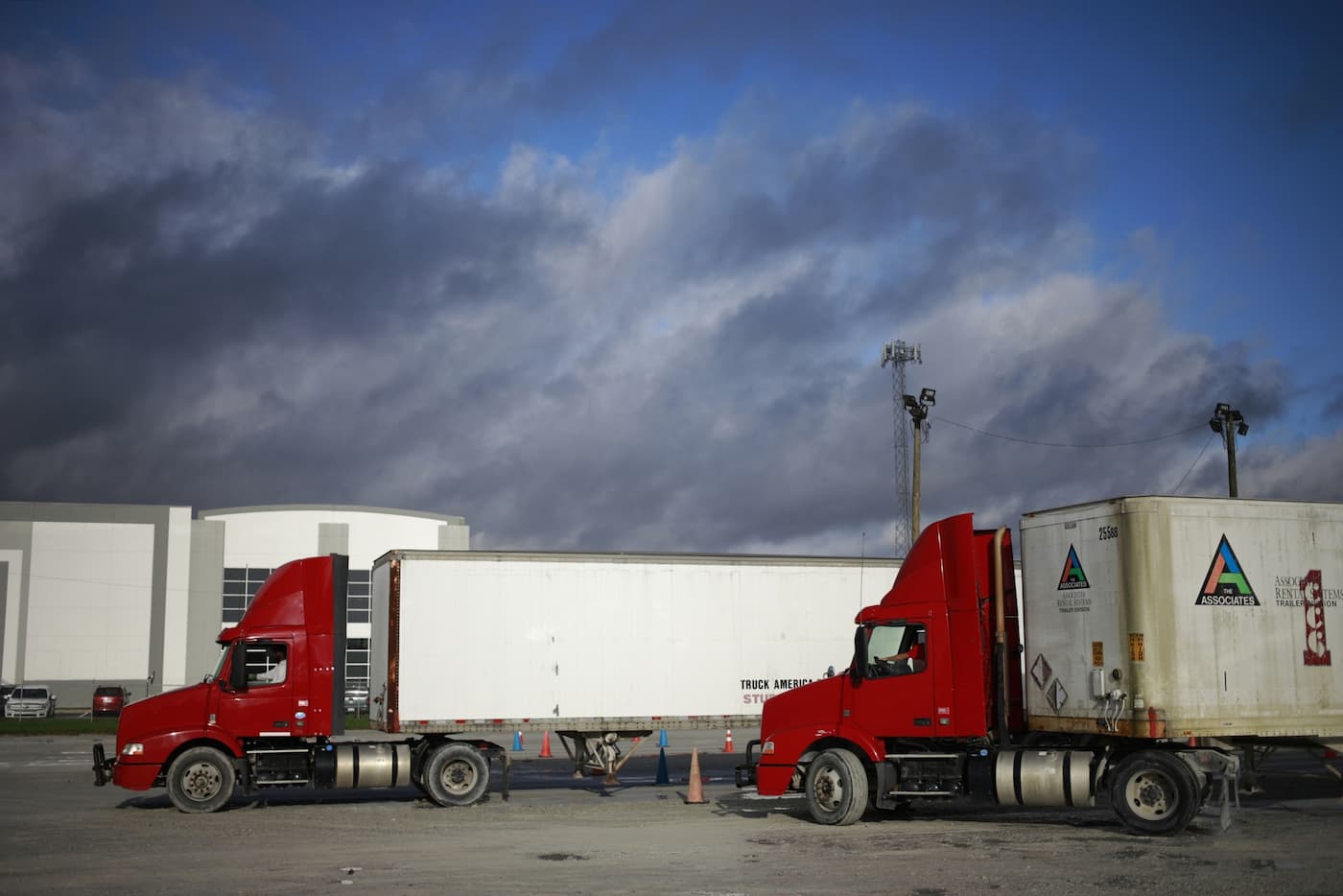 自律走行トラックは米国で50万人の雇用を代替するか