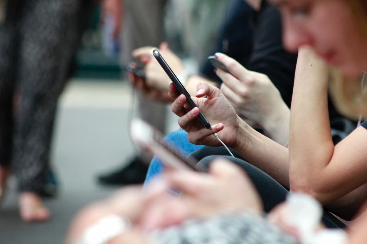 フェイスブックのアプリが人々を孤独にすることを研究者が発見