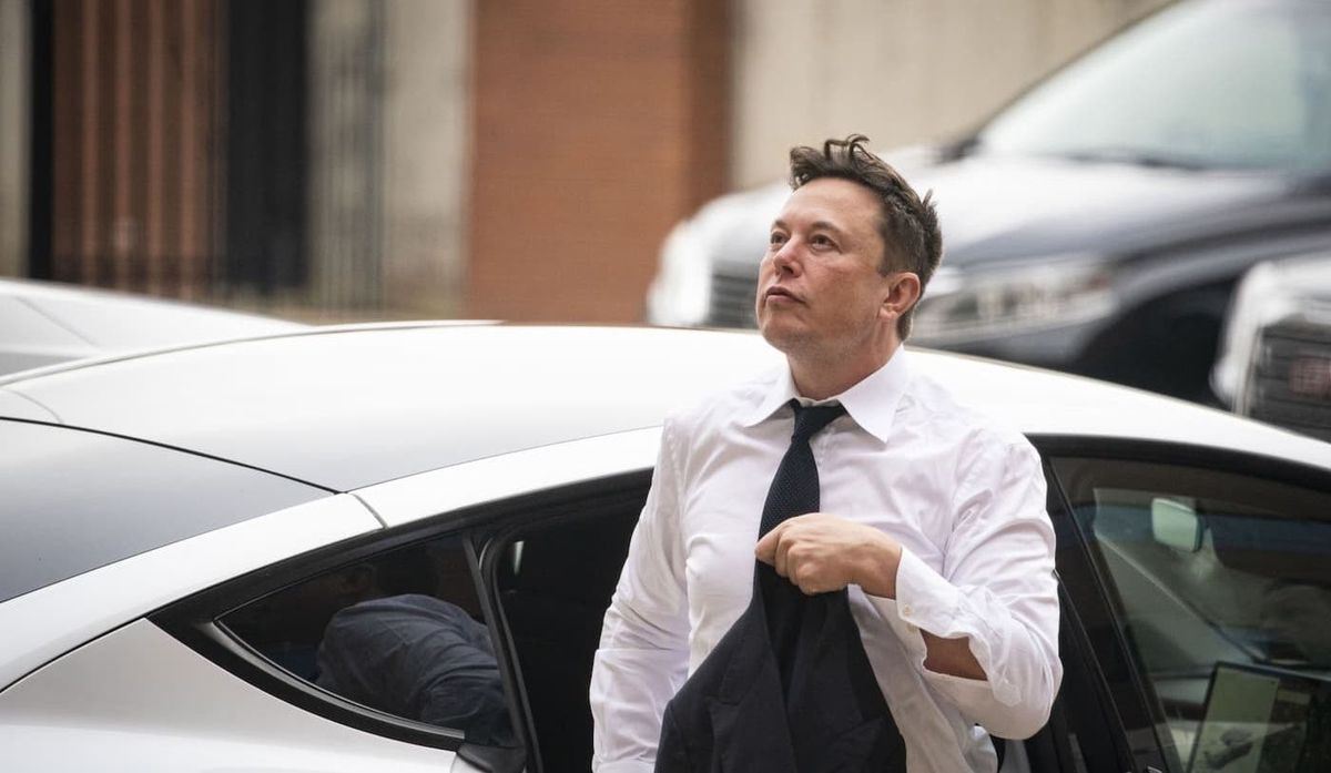 イーロン・マスクが40億ドルのテスラ株を売却、今後は売却しないことを約束