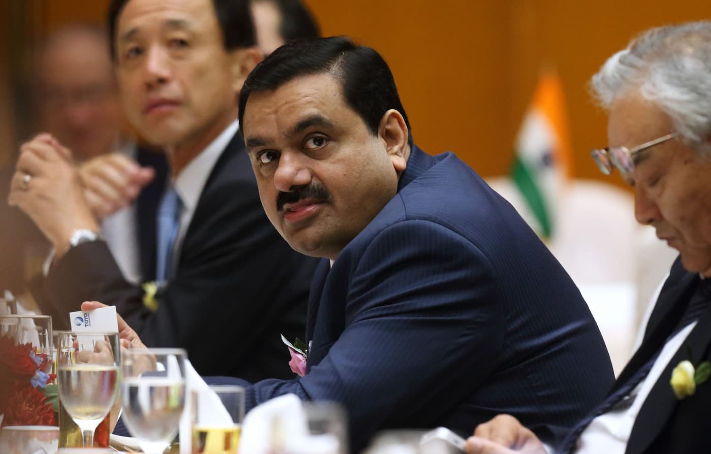 インドの億万長者アダニ、株価1,000%の急上昇でベゾスに迫る