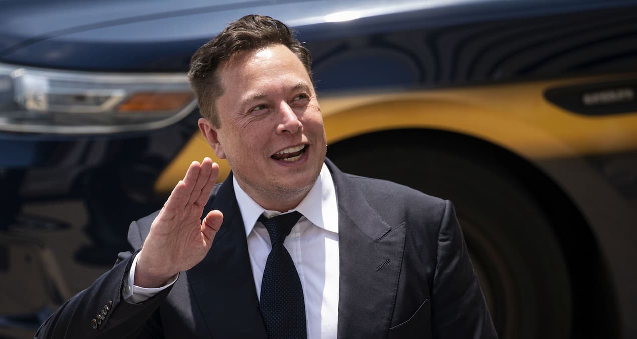 イーロン・マスク、トランプ氏のTruth Socialは「本質的に右翼のエコーチェンバー」だと発言