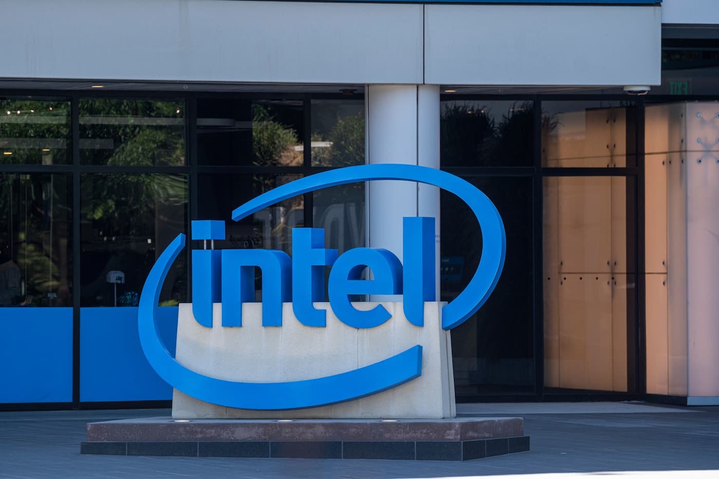 インテル、PC減速に伴い数千人の人員削減を計画