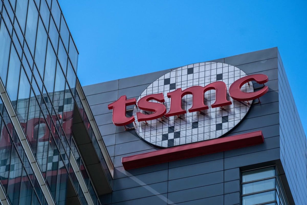 TSMC、設備投資10%削減でハイテク産業に警鐘