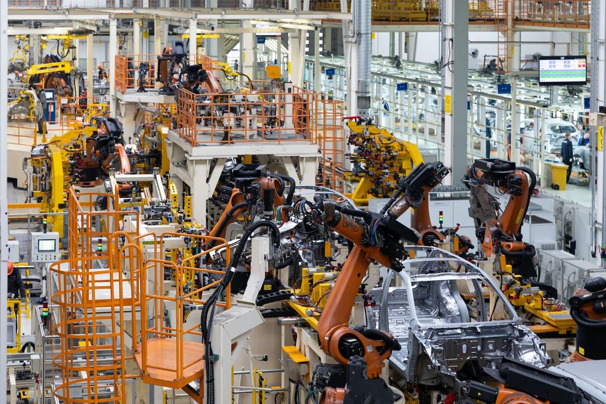 ロボットは中国の工場労働者の職を奪い、少子化を助長した？