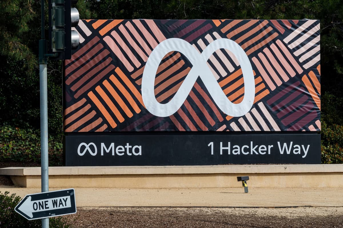 MetaがAIプロダクトチームを結成:チャットボット競争に追従