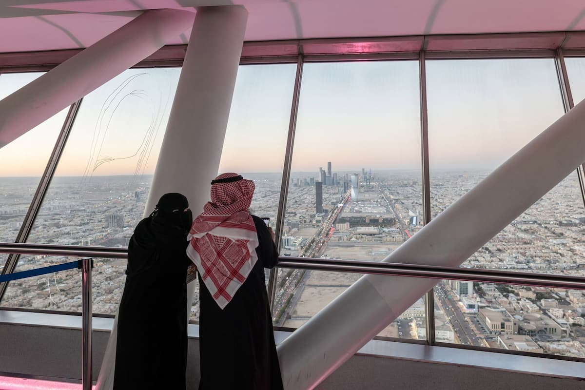 サウジアラビアで働くバンカーの給与が急上昇