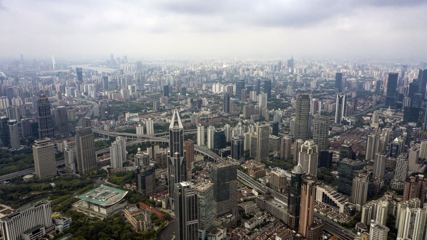 中国、株と不動産の不振で16兆ドルが預金に逃避