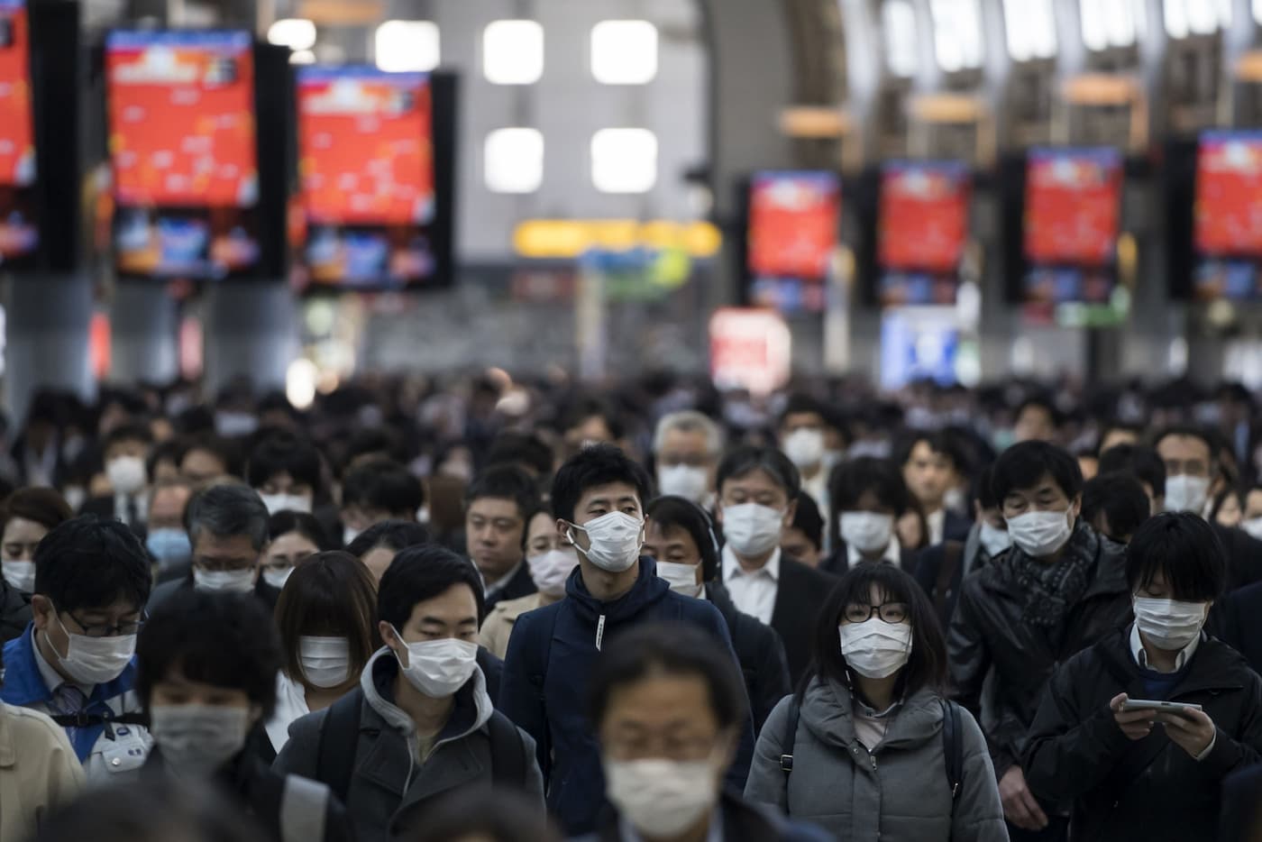 マスクなし観光客が急増しマスクの必要性を議論する日本 - リーディー・ガロウド
