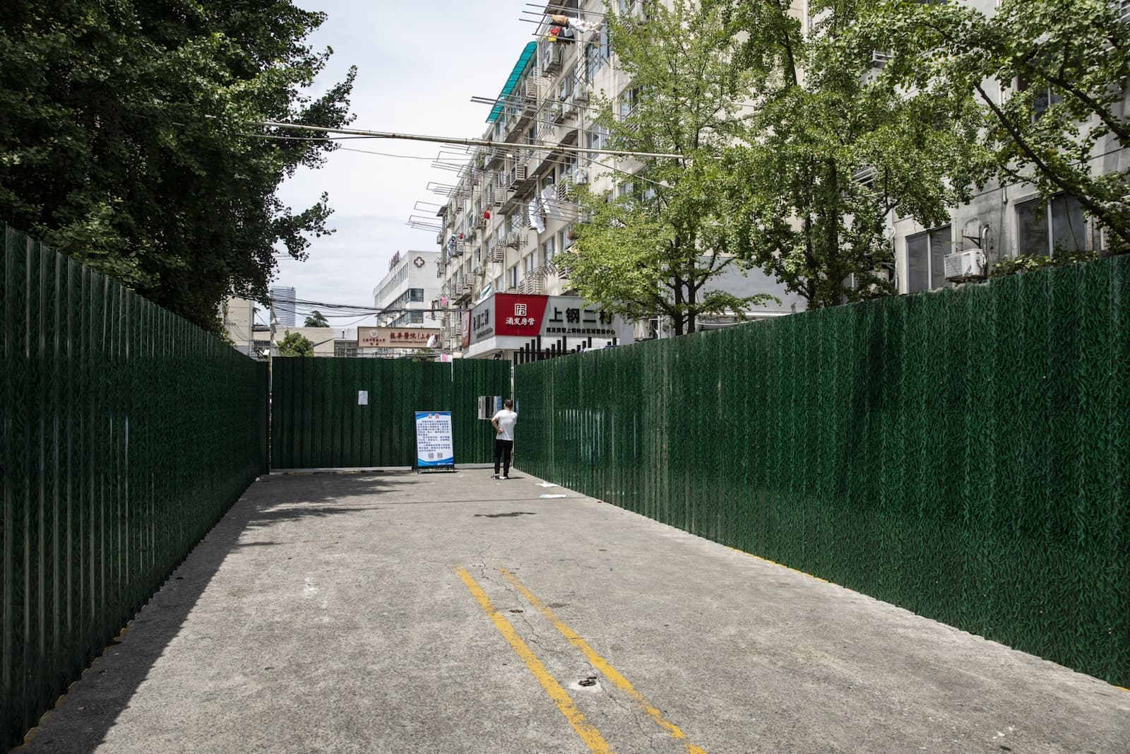 上海の感染者数が1日で倍増、ロックダウンの懸念が強まる