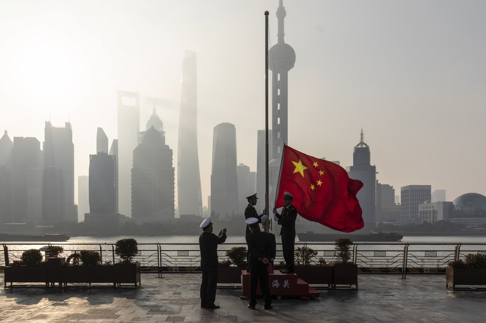 中国、大規模金融緩和なお慎重-先行き不透明でもリスク抑制に軸足