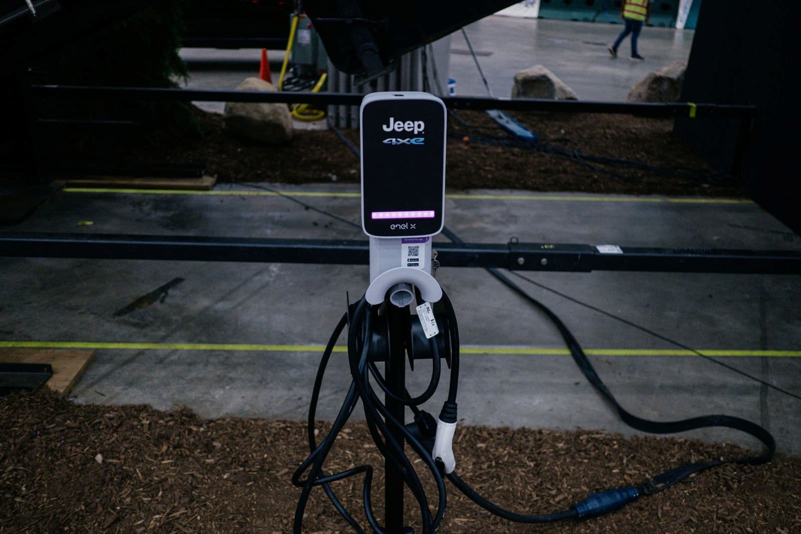 テスラはEV充電器のコストで競合他社を圧倒している
