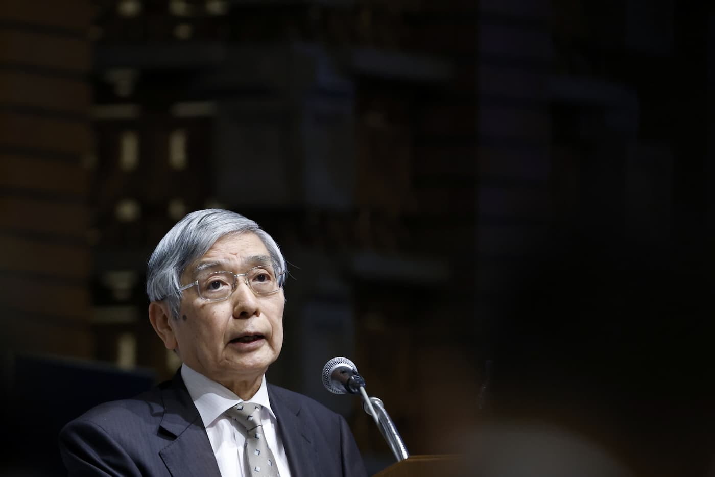 日銀金融政策の点検・検証、8割が来年4月以降の実施予想-サーベイ