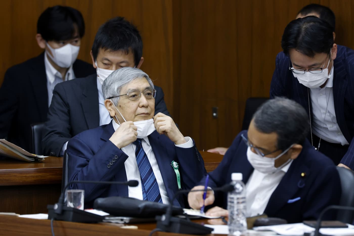市場驚かせる達人、黒田総裁最後の一撃-リーディーとモス