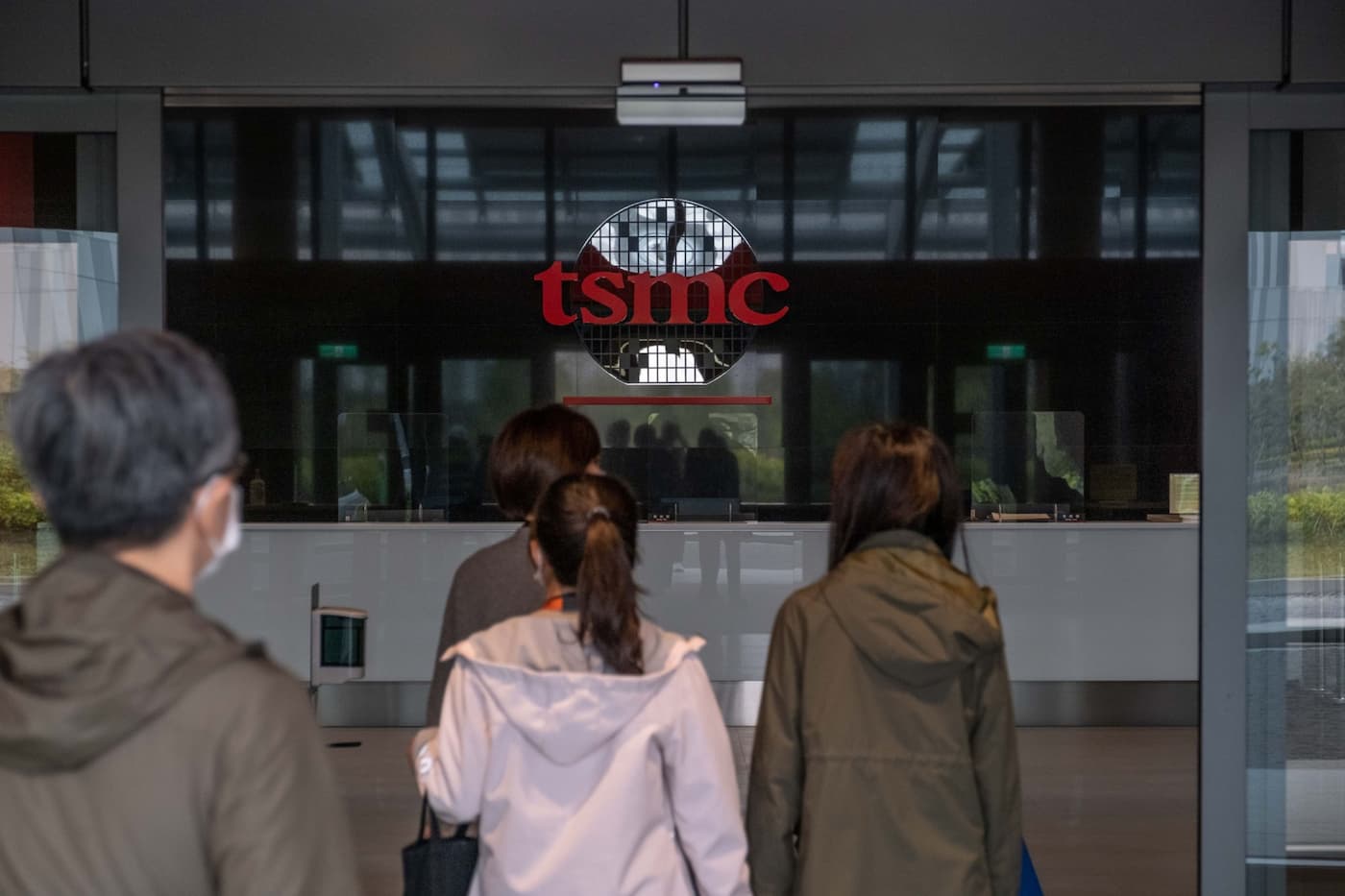 チップ大手のTSMC、目先の売上減少を補うため支出削減を計画