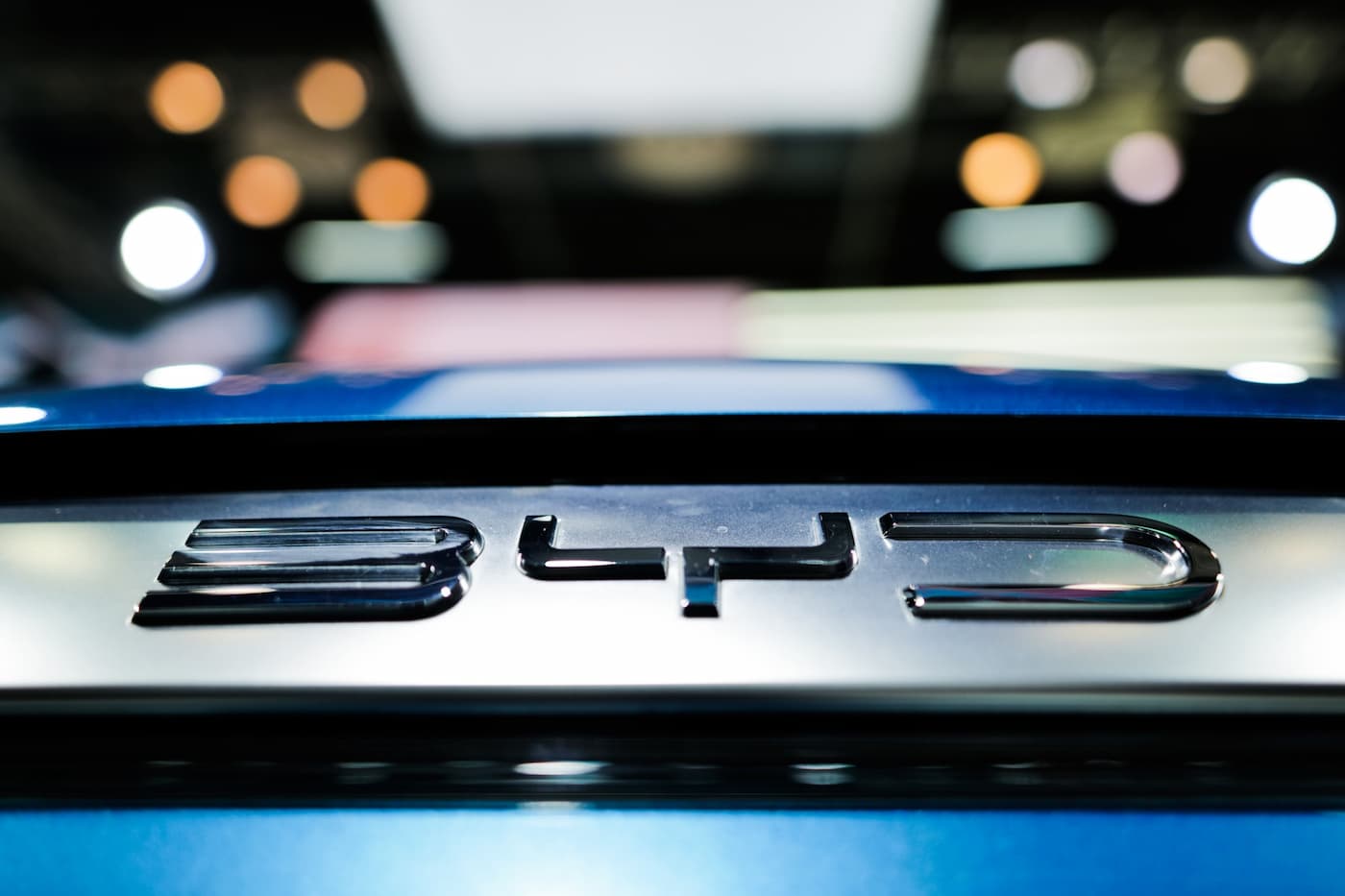BYD、EV世界販売でテスラに挑む