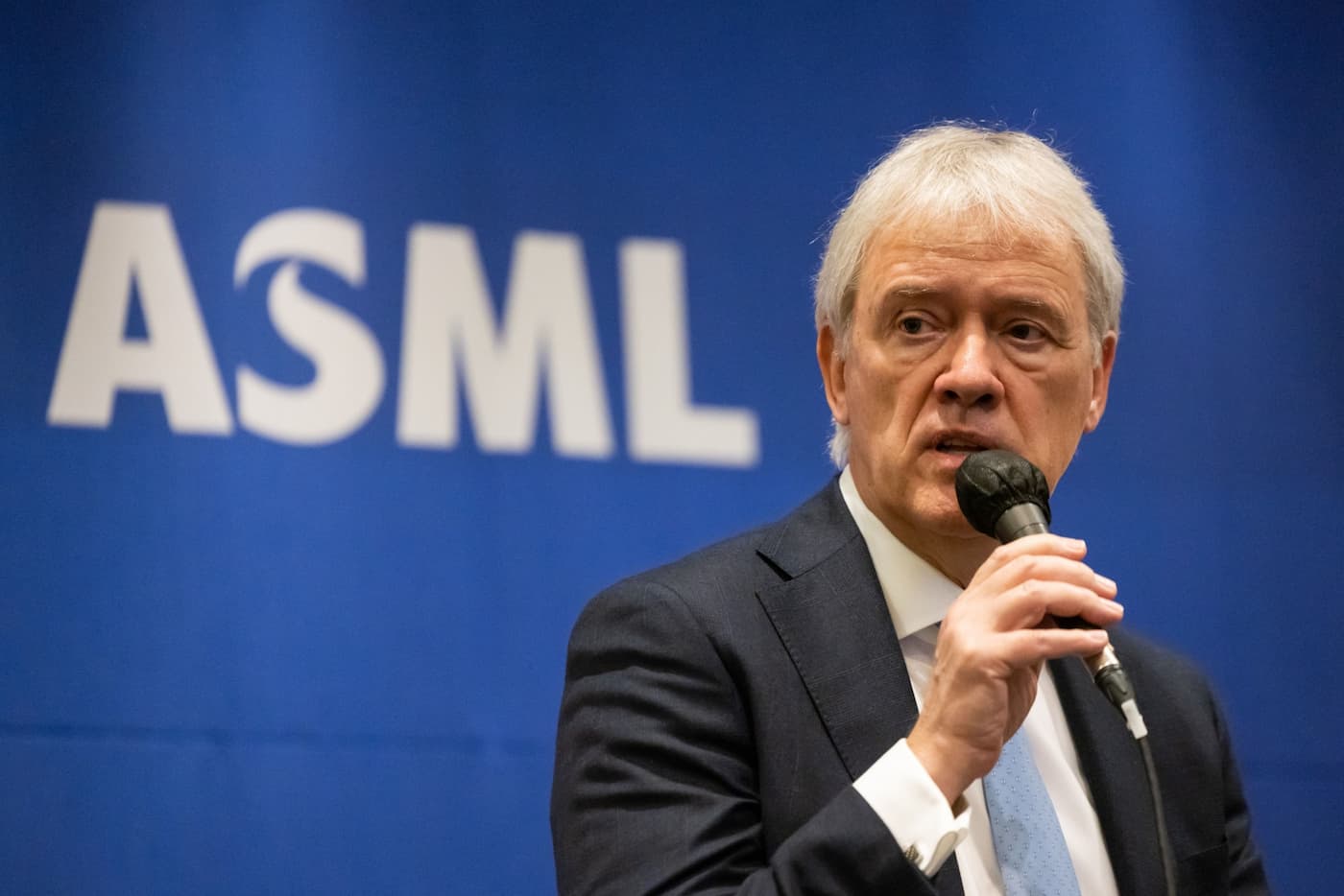ASMLの中国への大きな賭けはデータ盗難のために裏目に出始めている