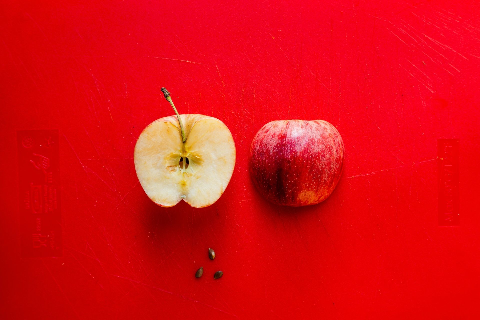 AppleとGoogleの支配にメス:アプリストア迂回策の「パンドラの箱」は開く?