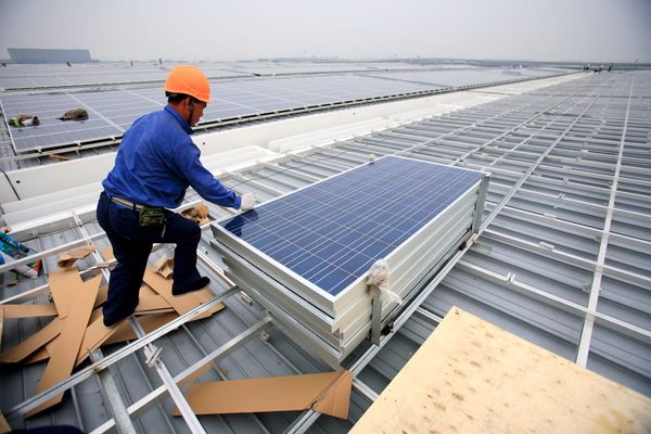 中国が再生可能エネルギー、送電網と電池に大型投資する理由