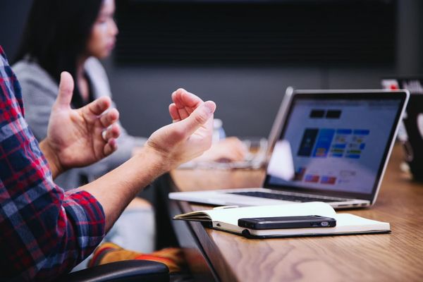 無駄な会議は大企業から年1億ドルを奪っている
