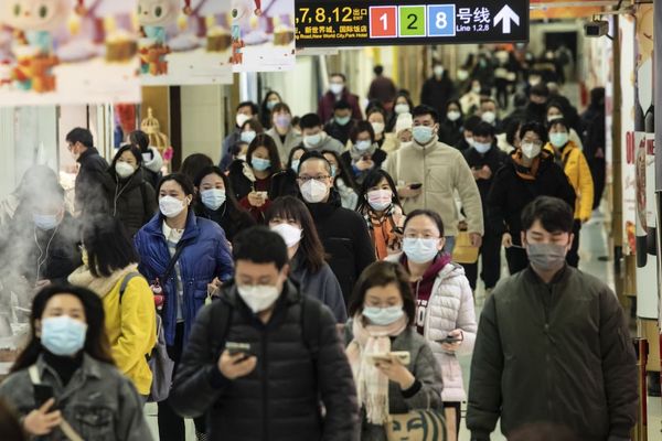 中国医療顧問トップ、オミクロン株のリスクは「インフルエンザ並み」