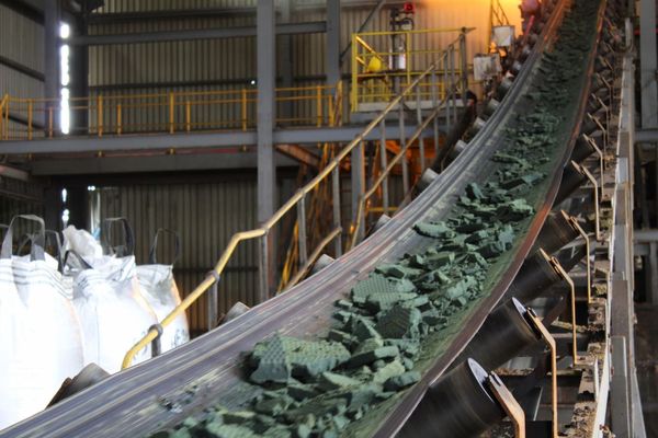 小規模鉱山から産出されるコバルトが世界的な生産量のカギとなることが判明