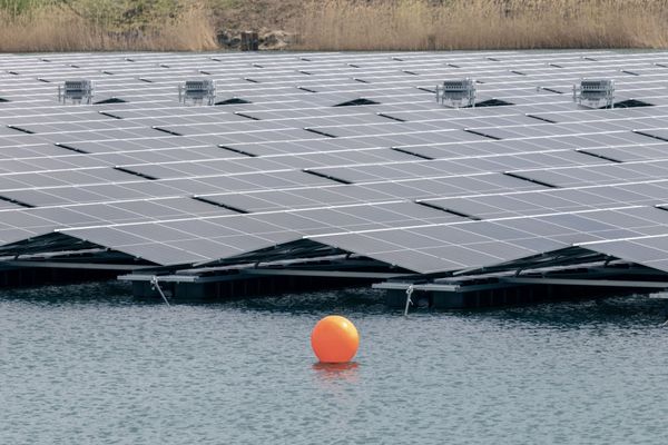 浮体式太陽光発電は火力発電キラーなのか？