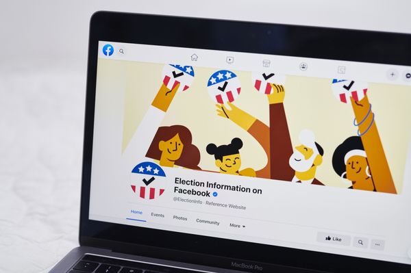 米選挙におけるフェイスブックの偽ニュース、保守派により多く届くとの調査結果［ブルームバーグ］