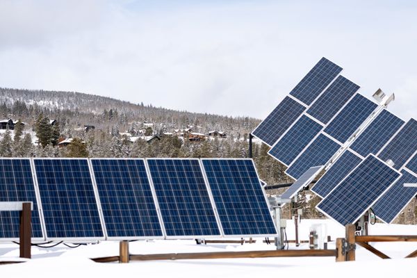 太陽光発電と蓄電池のコストが過去10年で約90％下落